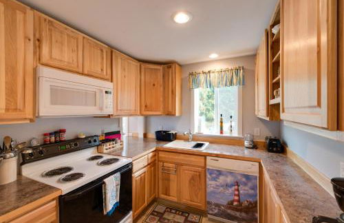 Herron Island Cabin with Deck Walk to Beach! - Foto 9