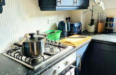 Modern Home2Home - Easy Centre Access & Free Parking - Foto 17