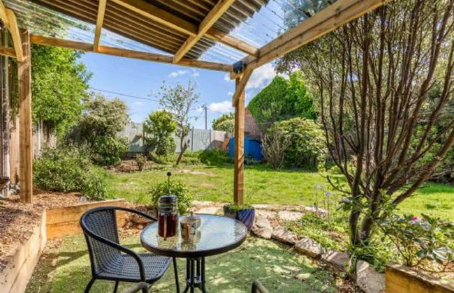 Host Stay Honeysuckle Cottage - Photo 3