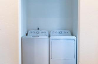 Modern Townhome Enclosed Garage WD - Foto 11