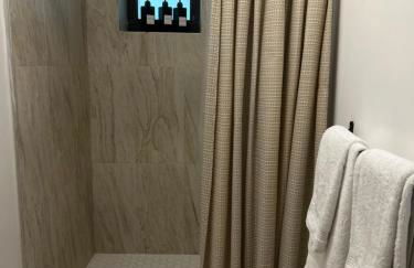 Near Brickell, Beach & Port 10min, Style & Comfort - Photo 22