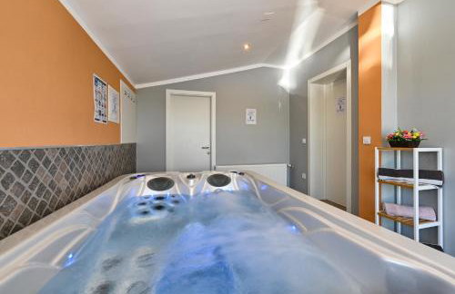 CVETKOVA HIŽA sa JACUZZIJEM - Foto 11