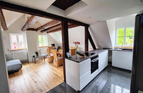 Malerisches Apartment am Kirchplatz - Foto 1