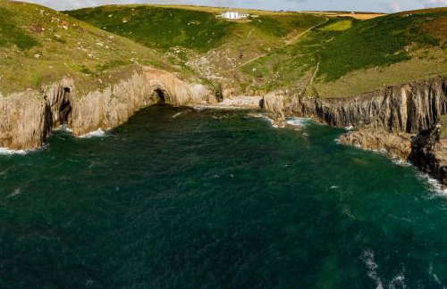 Sennen Cove, The Hedgerows, near 14 beaches, - Photo 27