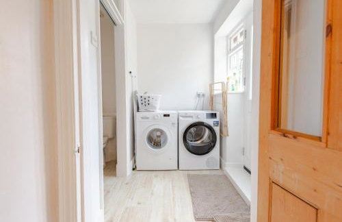 Beautiful 3BD Thatched Stone Cottage Kettering - Photo 27