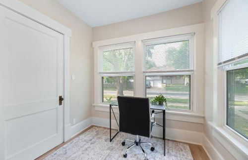 Beautiful 2 Bed 1 Bath home near College Hill - Photo 37