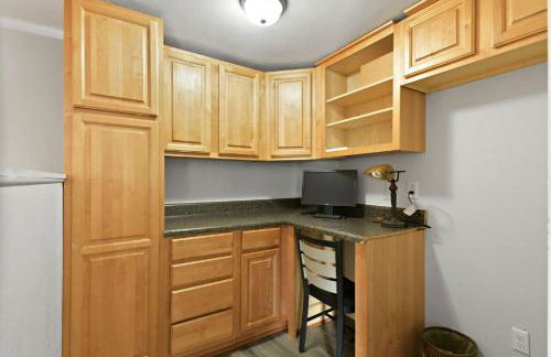 Spacious Retreat Fenced Yard Screened Deck - Photo 19