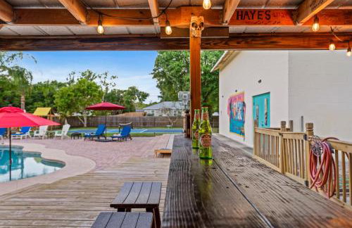 Tropical Oasis- Pickleball, Pool, Hot Tub- 15 min to beach - Photo 42