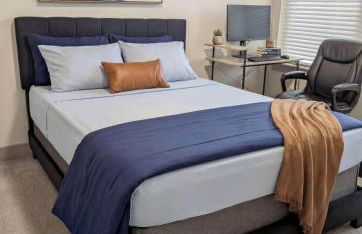 Stunning Lake Views | DART Train | Gym & Pool - Foto 3