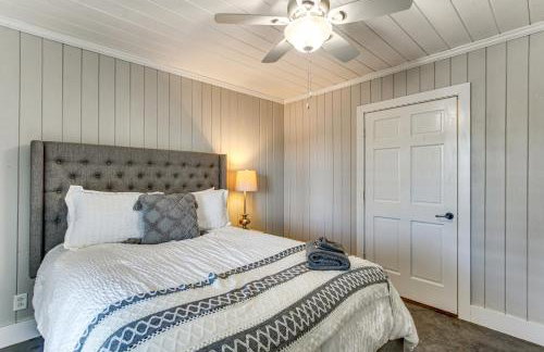 Tranquil Gantt Lake Home w/ Deck & Patio! - Foto 21