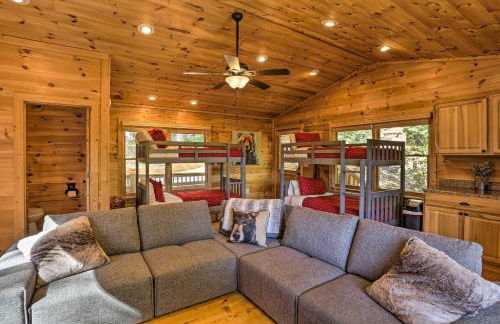 Lovely Log Cabin and Bunkhouse with Views and Yard! - Foto 25