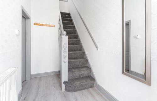 Superb Spacious House For Contractors & Families & Private Parking By Liverpool Short Stay - Foto 23