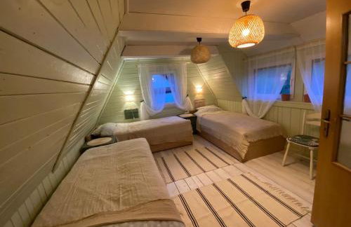 Leszczynowy domek nad jeziorem - Foto 33