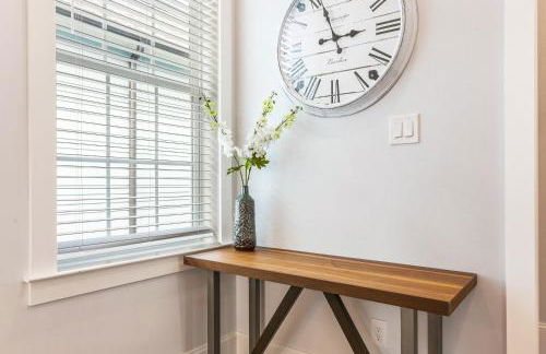 Hosteeva Brand New Condo with a Pool Steps to St Charles Ave - Foto 66