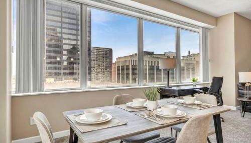 Luxury Condo w/ Lake Views! Center of Downtown - Foto 3