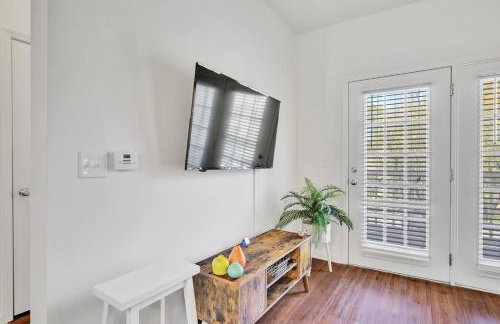 1BR King Bed near Shopping, Dining & Entertainment - Foto 53