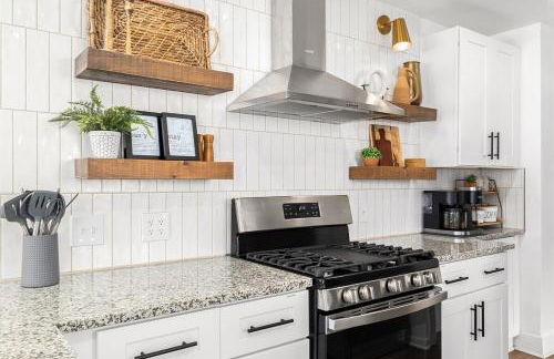 Spacious 4BR Home by Dtown Royal Oak - Photo 26