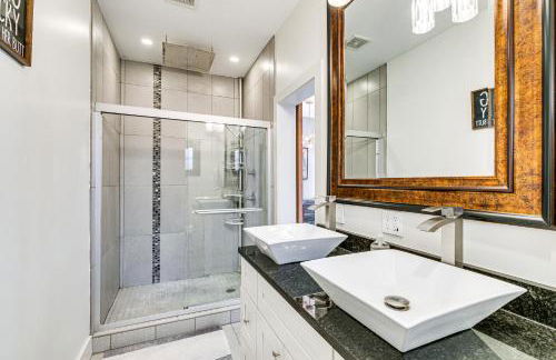 Stylish Omaha Home with Balcony - 2 Mi to Downtown! - Foto 17