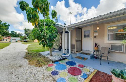 1 Mi to Nokomis Beach Quiet Getaway with Fire Pit - Foto 1