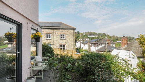 Moon's Cottage - Photo 1