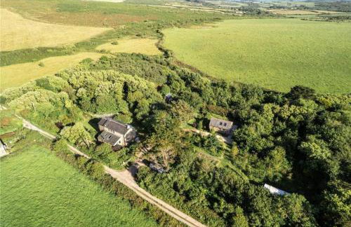 Naut Retreat - Idyllic hideaway with hot tub, gym & gamesroom ideally located in Zennor near St Ives - Photo 49