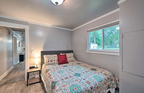 Modern Redmond Home with 2 Fireplaces and Yard! - Foto 16