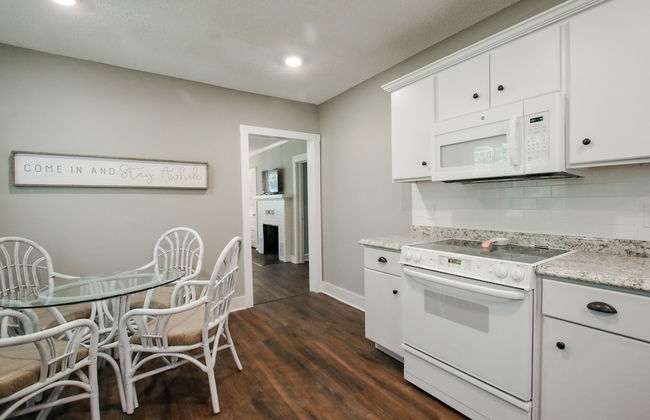 Historic Cottage for 6 Porch swing Pets - Foto 17