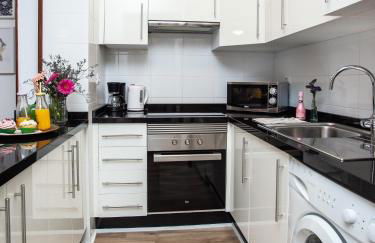 Spectacular Renovated Apartment, 5 min to Camison Beach, with AirCon - Photo 20