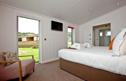 Cheddar Pink, Strawberryfield Park, Cheddar - Photo 22