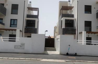 Sunny Luxury Apartment with two great sunny - level terraces, two swimming pools, in a new complex Pueblo Majorero, close to Fuerteventura Golf Club, next to the beach , Atlantico Shopping Mall and casino in Caleta de Fuste - Foto 47