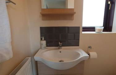 London Luxury 6 Bedroom Family House Sleeps 12 people Parking for 4 Cars Close to tube. - Foto 72