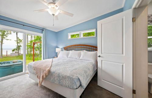 Bayfront Escape Hot Tub, Kayaks Dogs Welcome - Photo 18