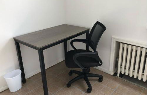 Private house with 3 bedrooms and 1 bathroom, free parking, convenient to NYC Manhattan bus and train, MetLife Stadium FIFA World Cup 35 minutes away - Foto 8