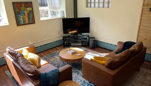 Trendy Craftsman Studio with Firepit and Laundry! - Foto 2