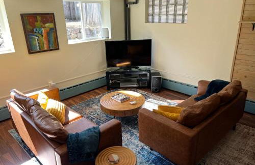 Trendy Craftsman Studio with Firepit and Laundry! - Foto 2