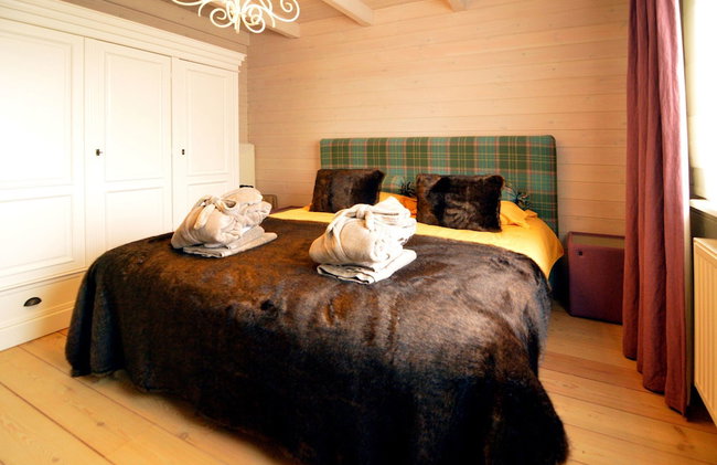 Luxurious Villa with Sauna, Hot Tub, Recreation Room, Large Enclosed Garden - Photo 25