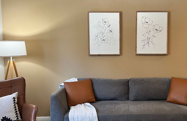 Relaxing 2-br Apt With Pool Hot Tub Gym - Photo 16