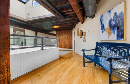 KING Penthouse Sleep8 4Bed 3BR 2BA Swepson Loft - Foto 44