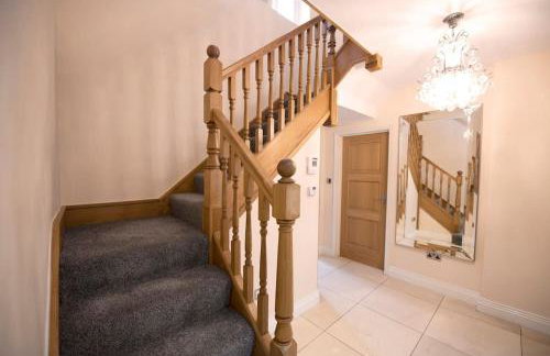 Luxury 6 bedroom house with parking - Northwood - Foto 17