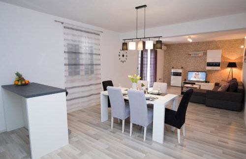 Holiday House M&A&K with swimming pool - Foto 35