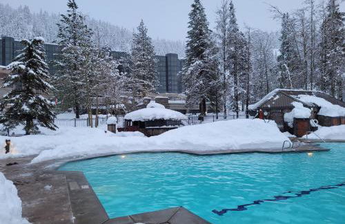 Dav's Slopeside King Studio -- Resort & Spa at Everline - Foto 15