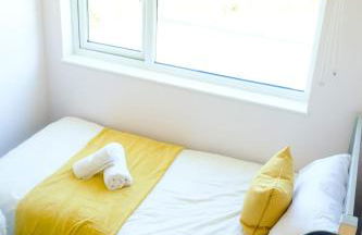 The Wave Cottage - 3 Bedroom with off road Parking for 3 Cars or Vans & EV point - Photo 25