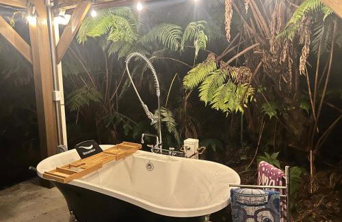 Romantic Retreat, Relax at Hot-tub, Indoor & Outdoor shower, firepit, 5 min to Hawaii Volcano park - Foto 56