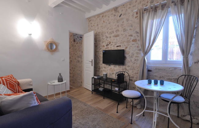 Picasso Apartments - Photo 17