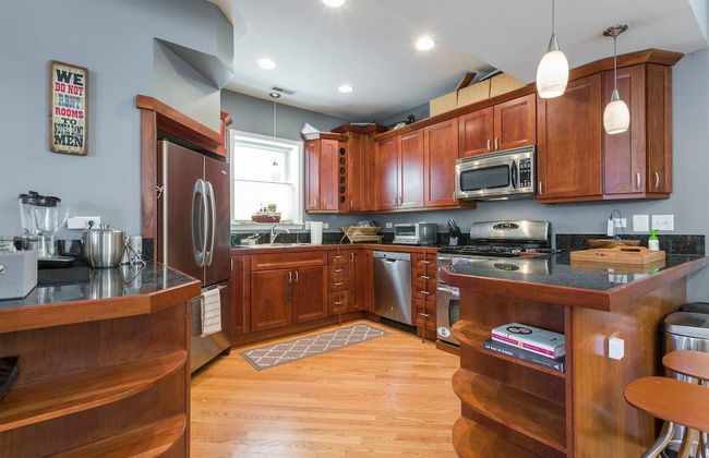 Spacious Split-level Apartment - Great for Groups - Foto 9