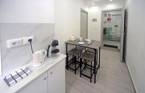 Dimora di Antonietta Room - near Train Station & Wi-Fi - Foto 33