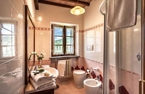 Experience the charm of Tenuta Le Caselle, a cozy farmhouse surrounded by nature and comfort! - Foto 40