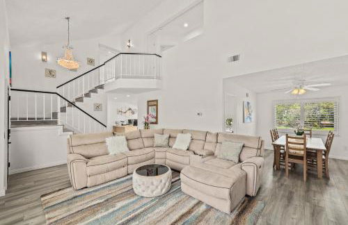 Newly Remodel Luxury Home with Hotel-Like Amenity - Foto 1