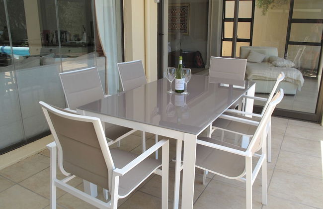 Stunning Cape Peninsula Holiday Villa With Pool - Photo 4