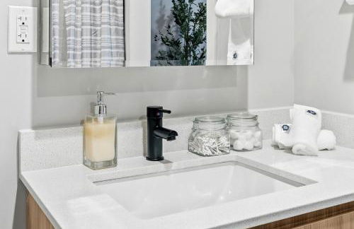 Comfy Condo - Gym Free Parking & Modern Amenities - Foto 34